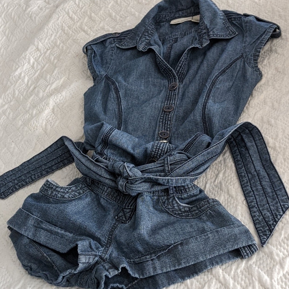 DNKY belted shorts romper sz 26